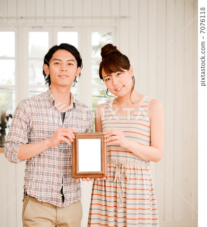 Men and women with photo frames 7076118