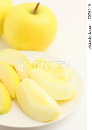 Fruit apple Shinano gold cut Fruit apple Shinano gold cut 7076449