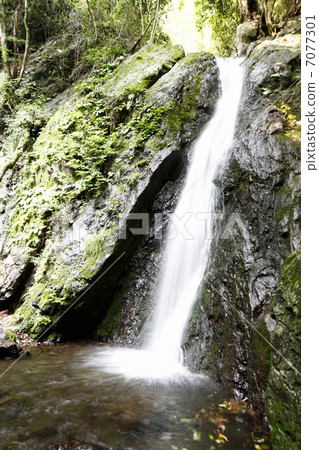 Small tengu waterfall 7077301