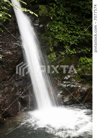 Rain waterfall of rain begining Rain waterfall of rain begining 7077574