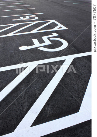 Asphalt's flat parking lot 7077607