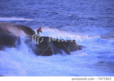 Splash with an angler 7077803