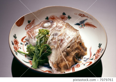 Steaming the sea bream 7079761