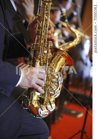 Saxophone player 7080361
