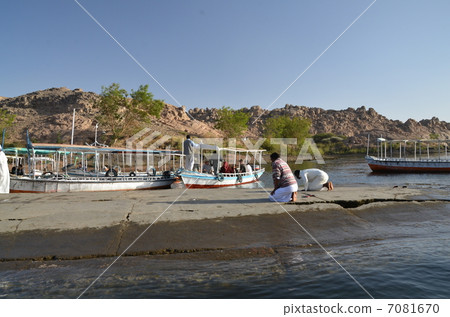 Nubian worshiping at sunset on the banks of Lake Nacelle 7081670
