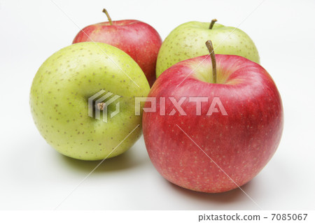 2 apples 7085067