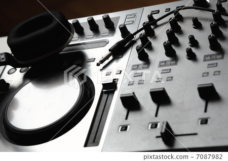 dj mixer 7087982