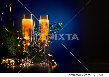 Glasses of champagne at new year party Glasses of champagne at new year party 7089019