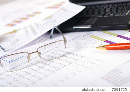 Charts, diagrams, tables. 7091725