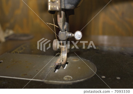 A nostalgic manual sewing machine A nostalgic manual sewing machine 7093330