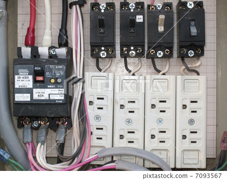 Earth leakage breaker and socket 7093567