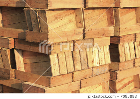 Toro box for putting fish piled at the fishing port 7093898