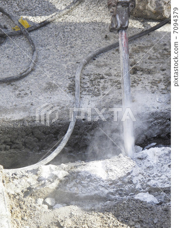 Road rock drilling machine 7094379