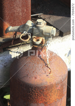 生鏽的滅火器 7094872