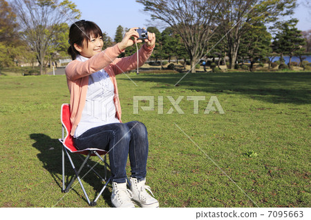Compact digital camera and young lady Compact digital camera and young lady 7095663