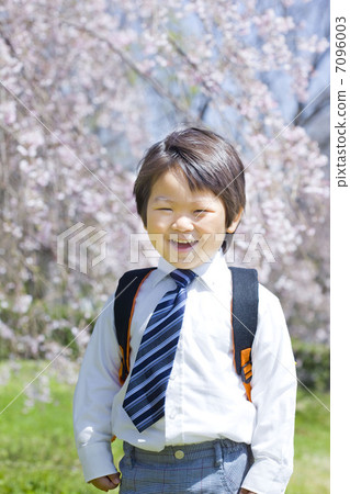 櫻花和新學期的孩子們 7096003