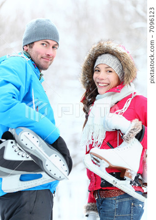 Ice skating winter couple 7096123