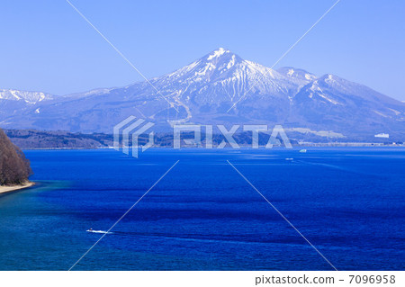 Lake Inawashiro and early spring Aizu Bandai 7096958