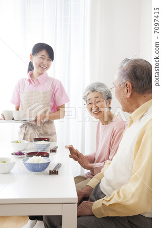Elderly couple dining Elderly couple dining 7097415