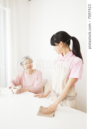 Elderly couple dining Elderly couple dining 7097423