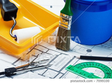 plastic can with paint, roller, brushes 7099100