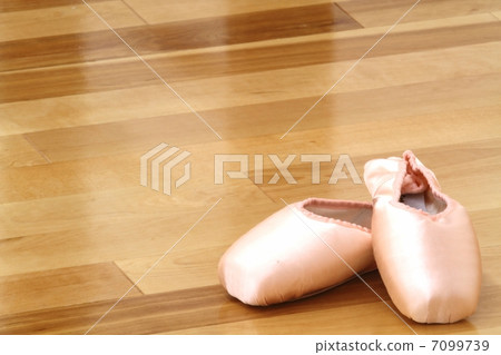 Ballet classroom floor and toe shoe R UP Ballet classroom floor and toe shoe R UP 7099739
