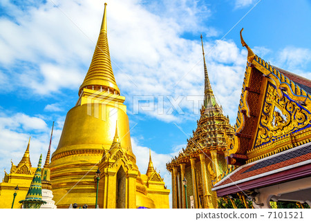 玉佛寺（泰國，曼谷皇宮區）的寶塔 7101521