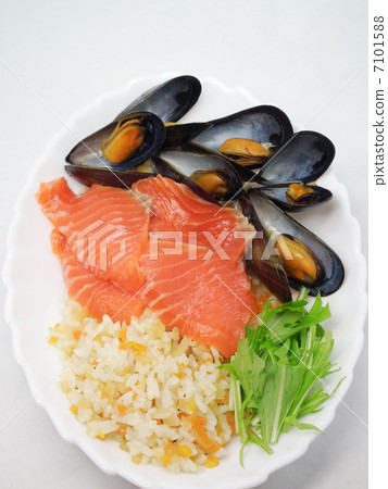 Mussels salmon pilaf Mussels salmon pilaf 7101588