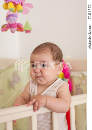 baby stay in the bed 7101772