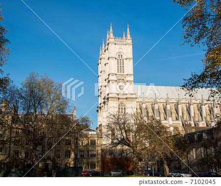 Westminster Abbey on bright summer day 7102045