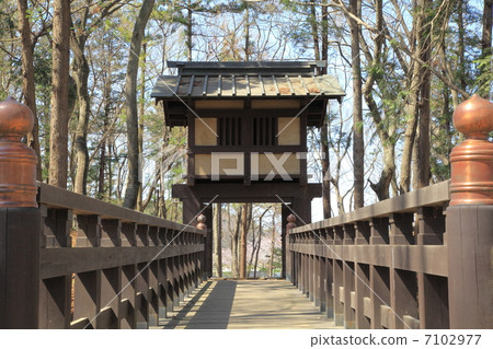 Reversei城堡廢墟公園反向城堡塔門和橋樑 - 在Okui 7102977