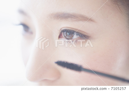 young woman      7105257