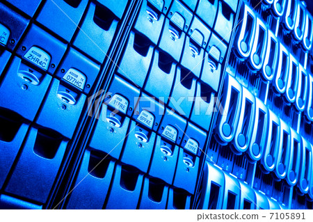 Data center 7105891