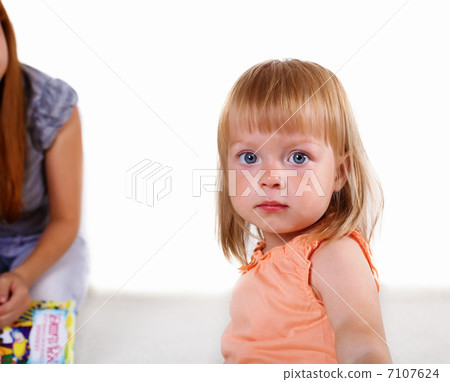 Little blond girl in studio Little blond girl in studio 7107624