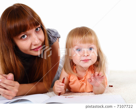 Young mother with little daughter 7107722