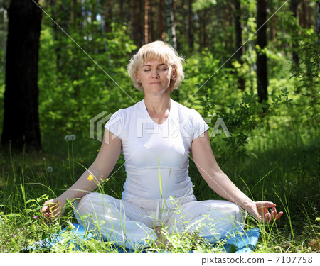 An elderly woman practices yoga An elderly woman practices yoga 7107758