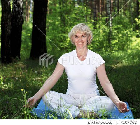 An elderly woman practices yoga An elderly woman practices yoga 7107762