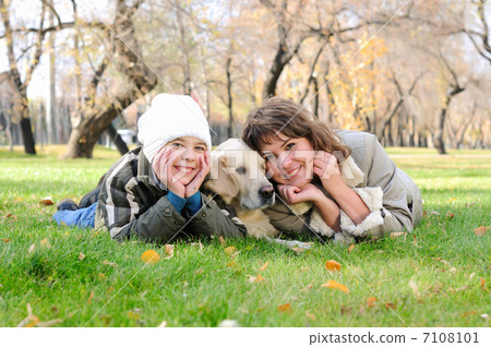 Mother and son together having fun 7108101
