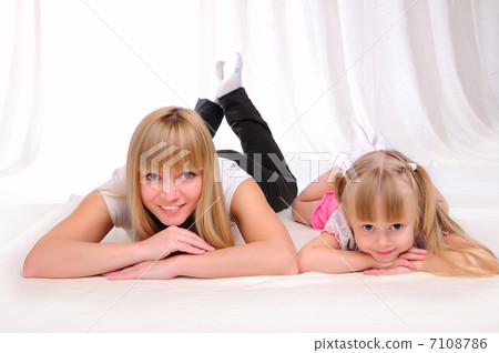 little girl and her mother little girl and her mother 7108786