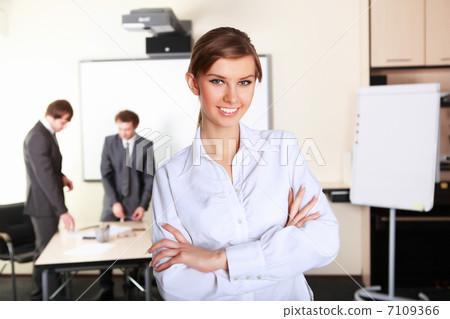 a young business woman in office 7109366
