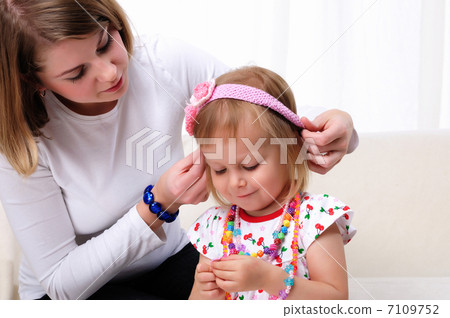 Mama and her little daughter Mama and her little daughter 7109752