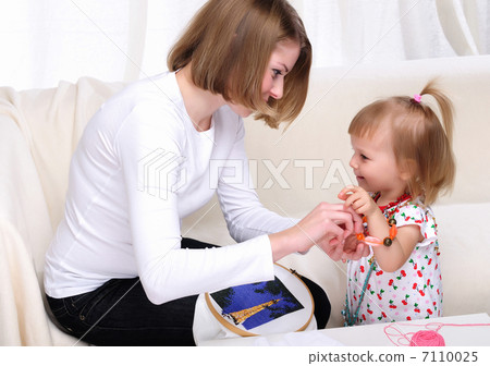 Young mother and her baby daughter 7110025