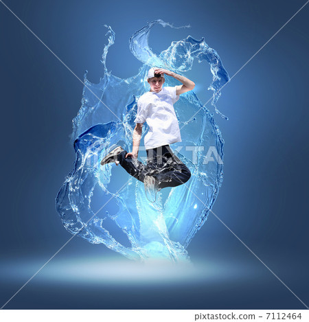 Street dancer in a white shirt 7112464