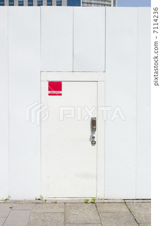 Temporary enclosure for construction and door with a key 7114236