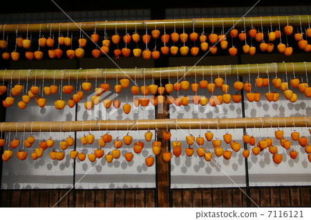 Shoji and hanging persimmon Shoji and hanging persimmon 7116121