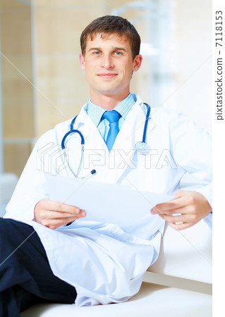 friendly male doctor 7118153