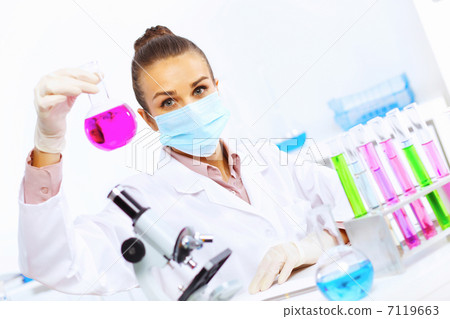 Young female scientist working in laboratory 7119663
