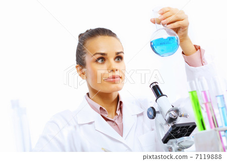 Young female scientist working in laboratory 7119888
