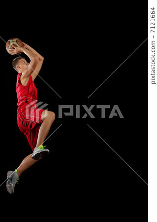 Basketball player with a ball 7121664