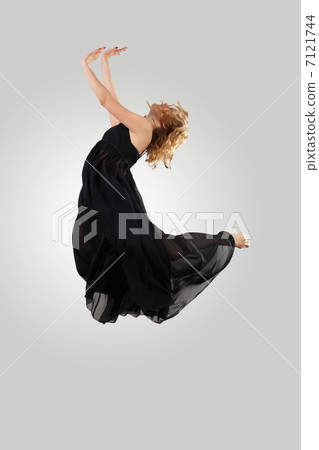 Young female dancer jumping Young female dancer jumping 7121744
